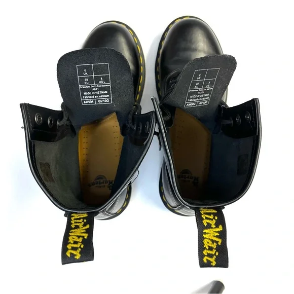 Dr. Martens The Original Black Smooth Leather Lace Up Boots - Size 8 - Picture 7 of 10